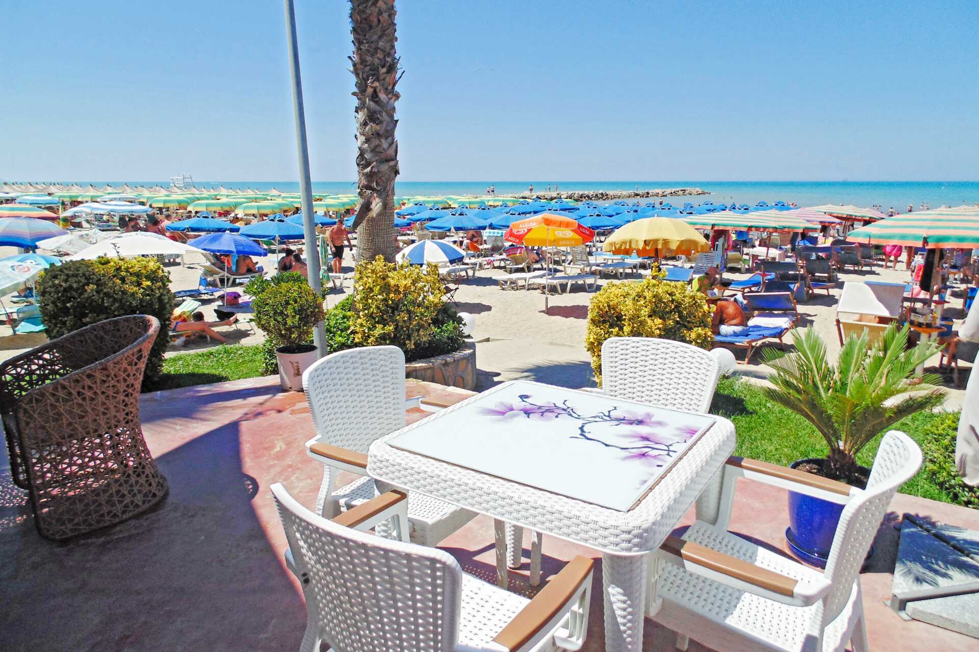 Restaurant på Fafa Premium på Durres riviera i Albania.