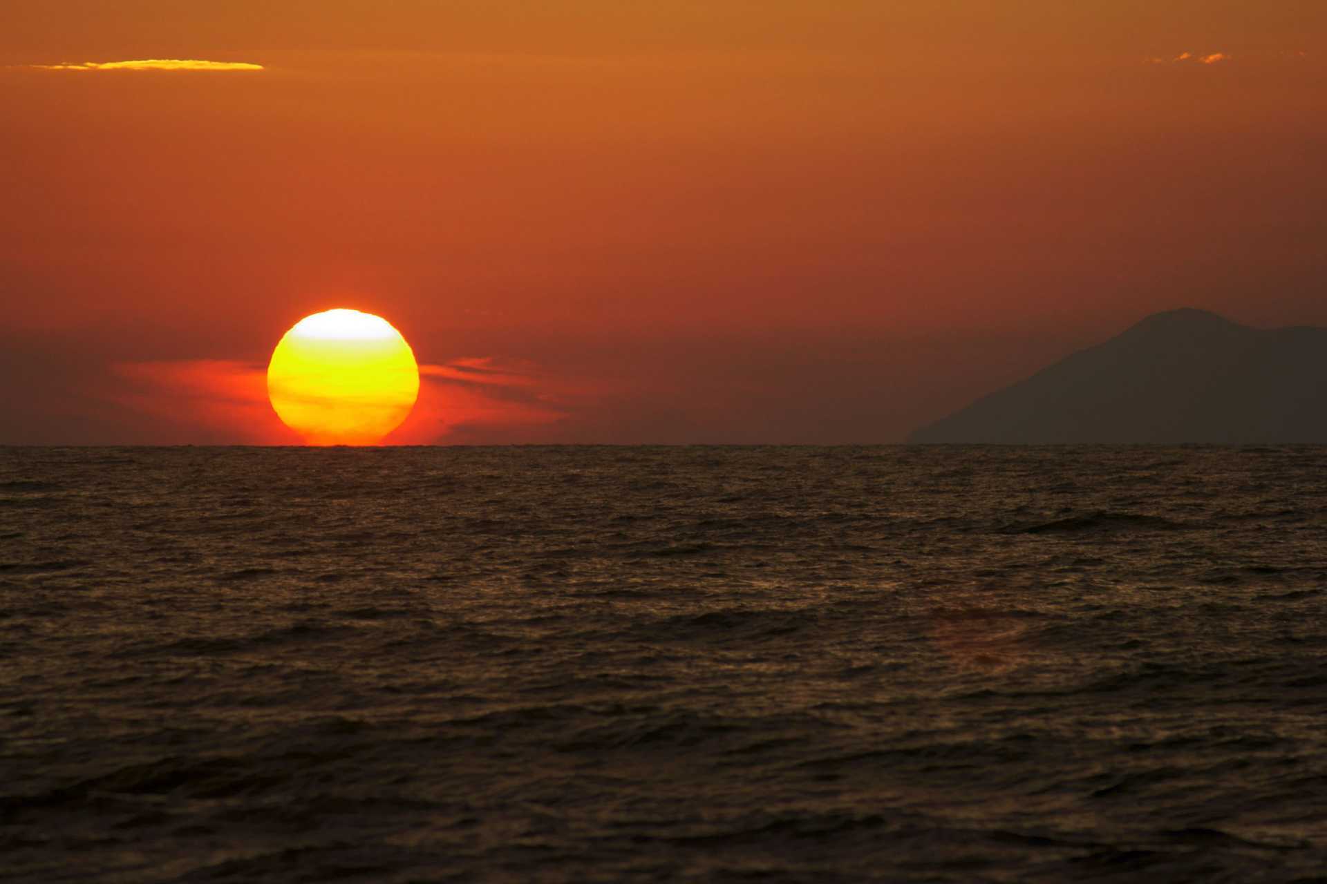 Solnedgang over Agios Gordis på Korfu