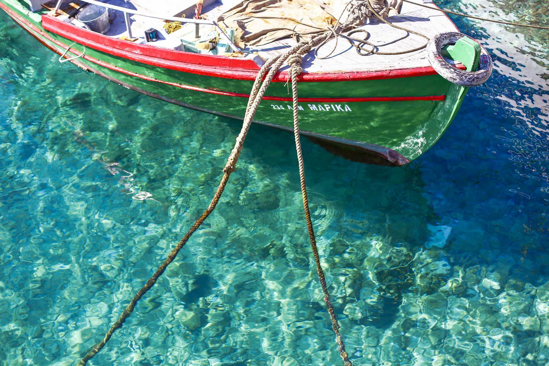 Krystallklart vann i Agios Nikolaos på Kreta