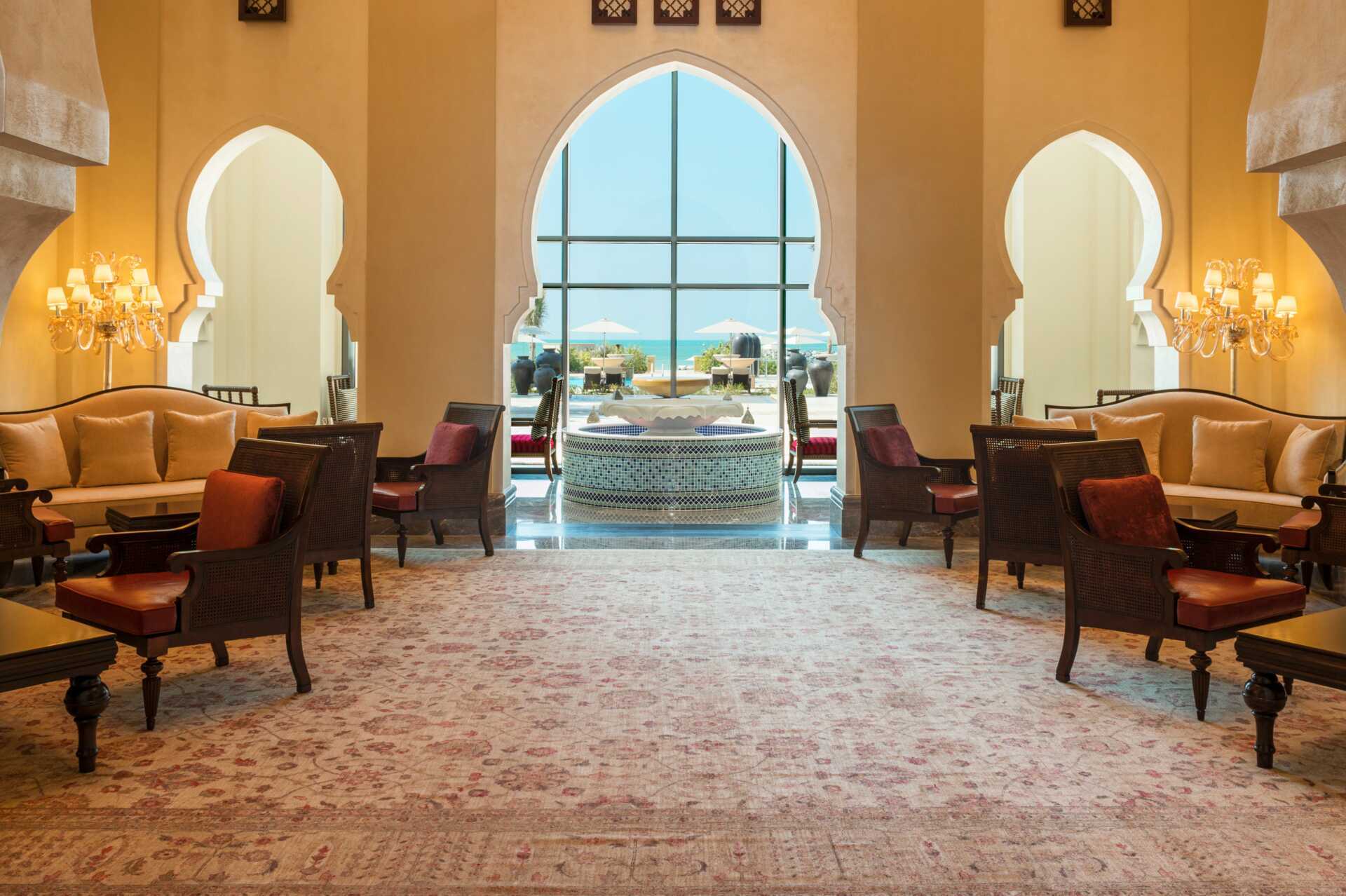 Lobby på Ajman Saray, et Luxury Collection Resort i Ajman, De forente arabiske emirater.