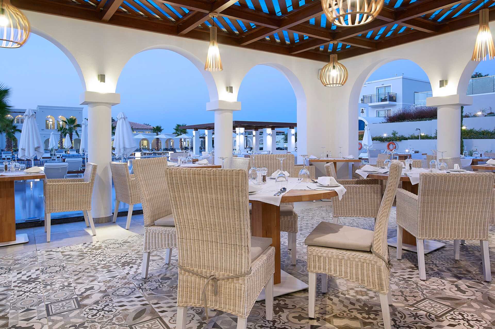 Ostria, en av a la carte-restaurantene til Anemos Luxury Grand Resort.
