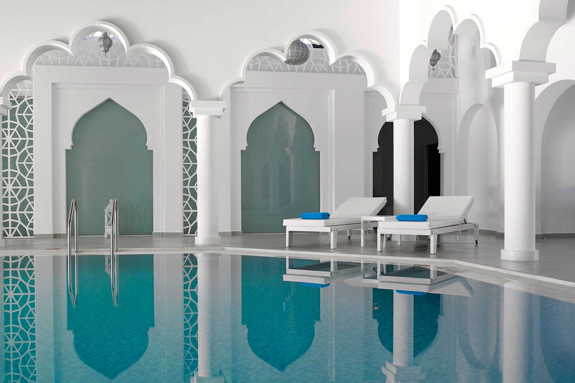 Innendørsbasseng på Anemos Luxury Grand Resort i Georgiopolis på Kreta.