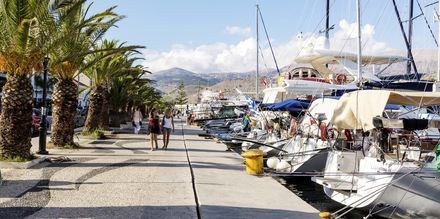 Havnepromenaden i Argostoli, Kefalonia, Hellas.