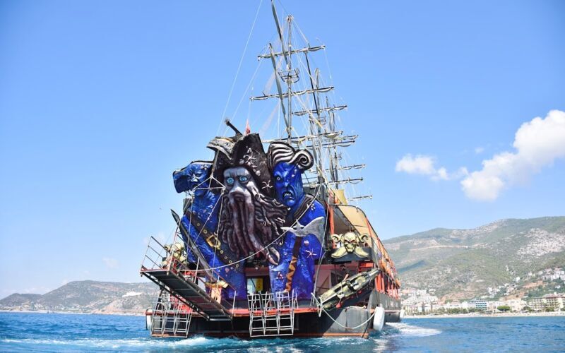 Badebåt fra Alanya – med underholdning