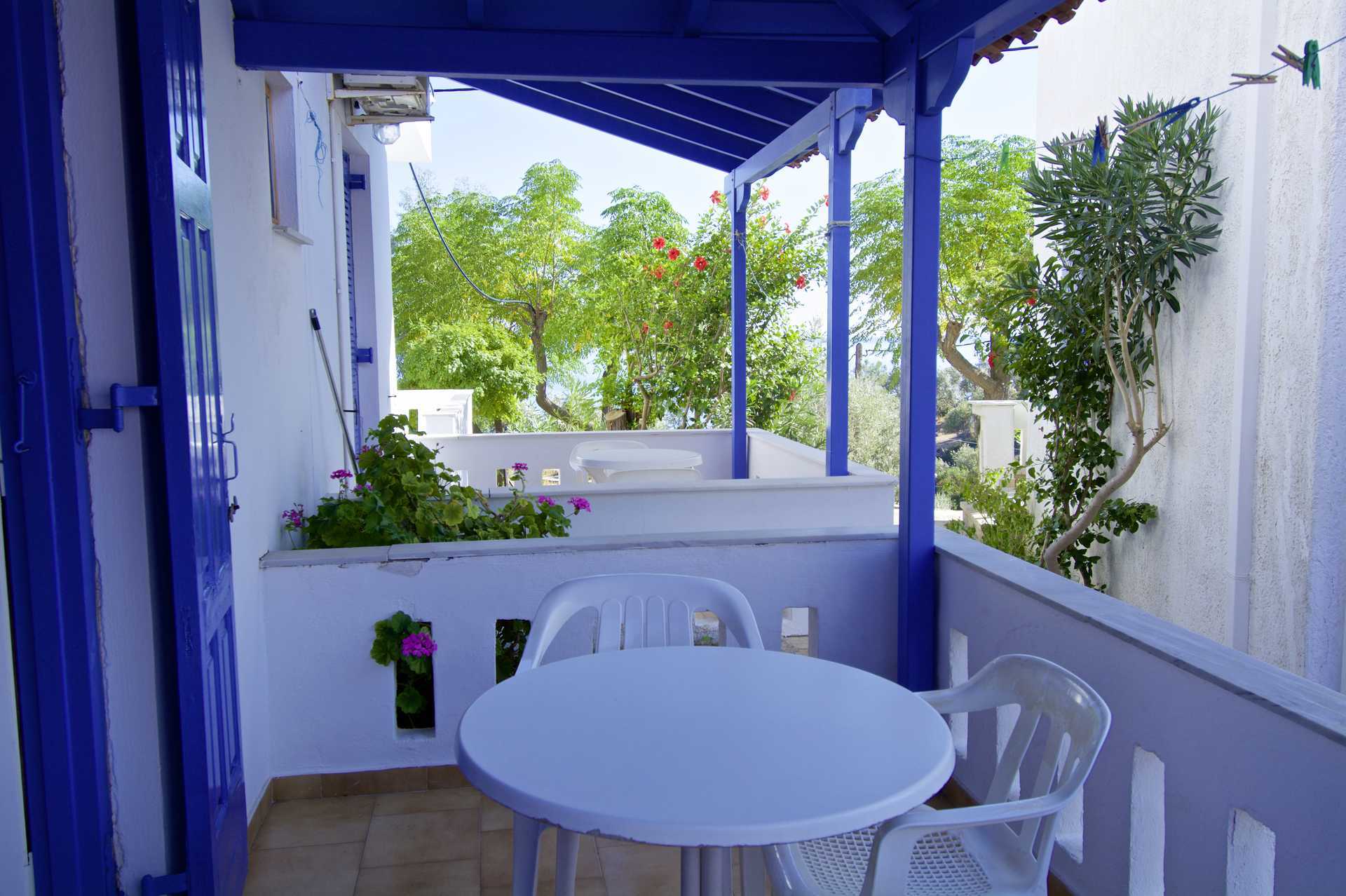 Balkong på leilighetshotellet Aspres i Votsalakia, Samos.