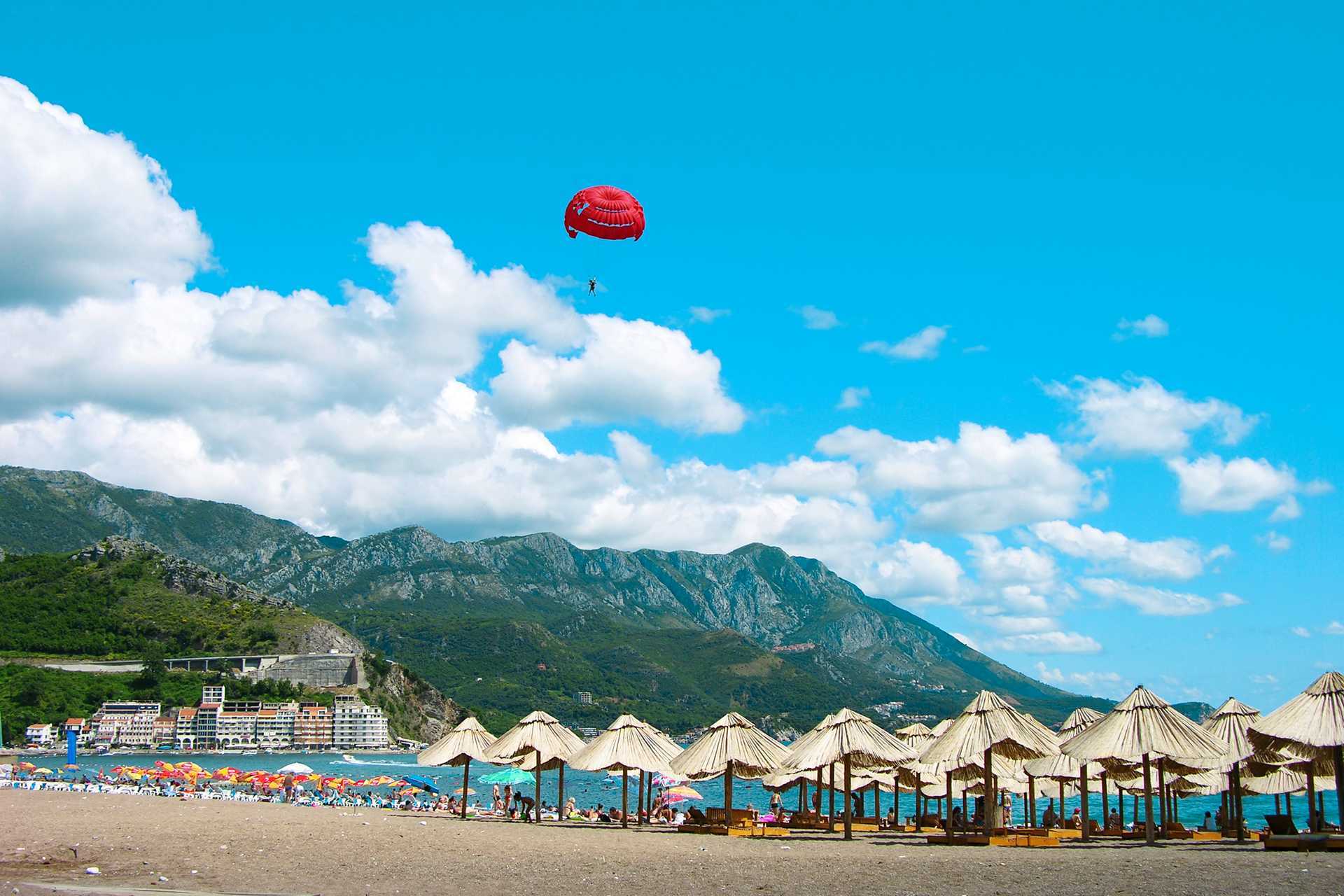 Vannsport i Becici i Montenegro