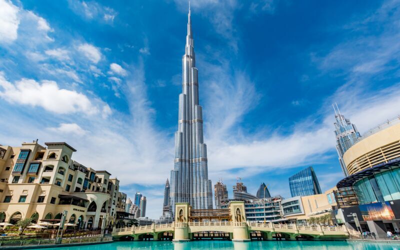 Bli med til Dubai