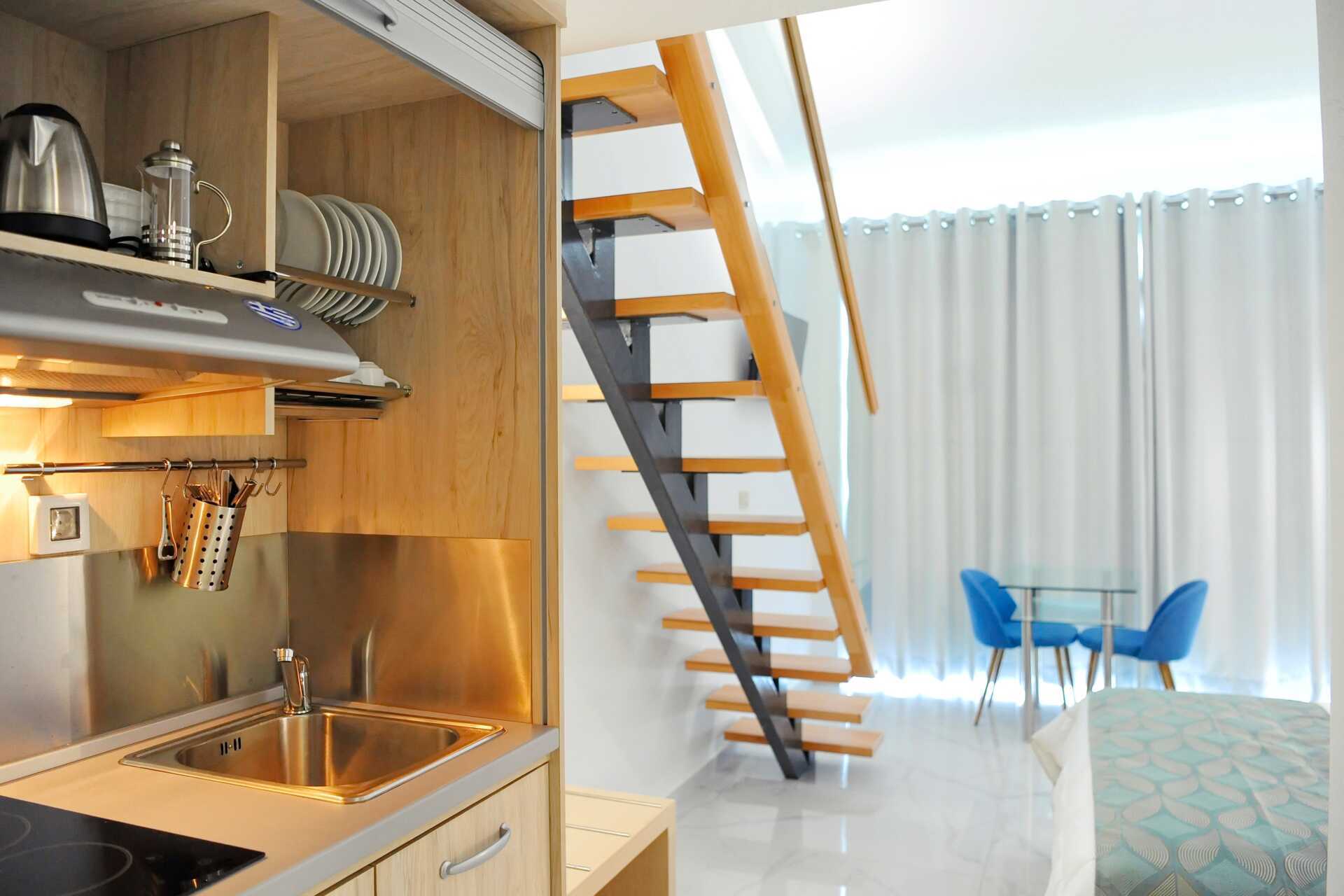 Bo i den nybygde delen av Captain Stavros.