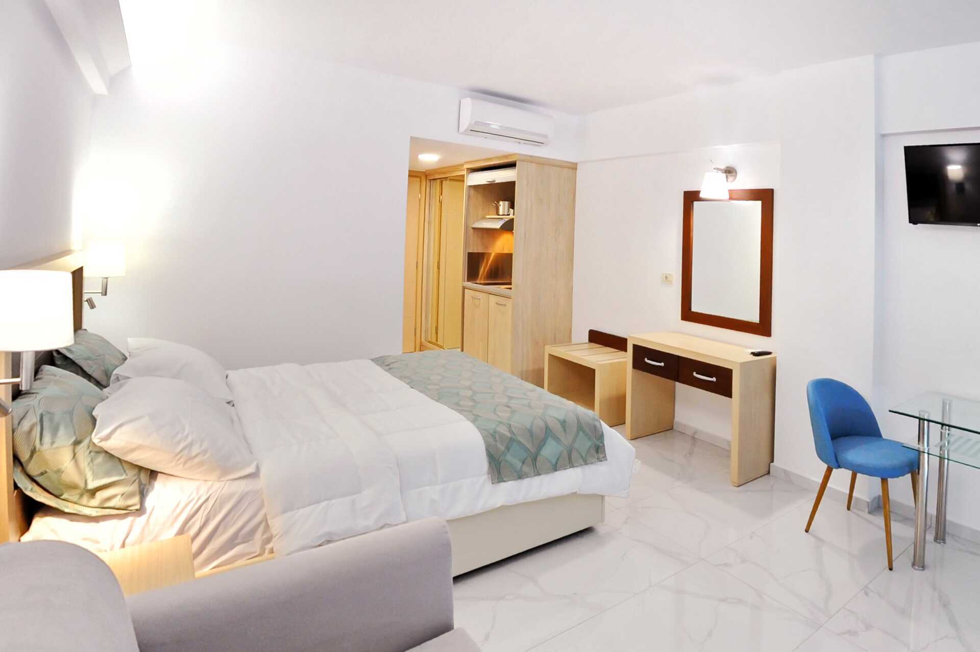 Bo i den nybygde delen på Captain Stavros.