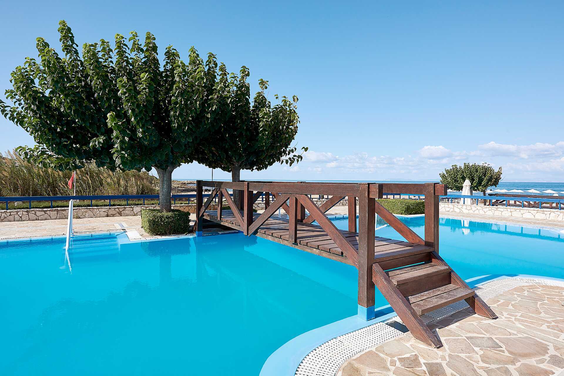 Bungalow med delt basseng på Aldemar Olympian Village i Skafidia, Hellas.