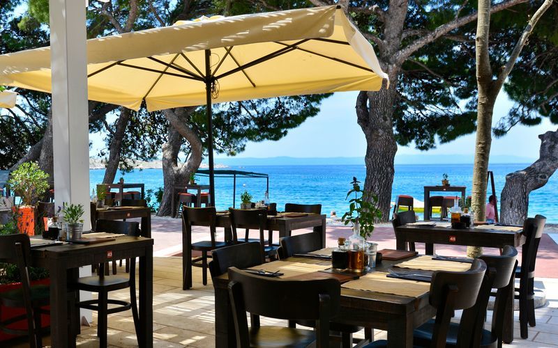 Restauranten ved City Beach i Makarska