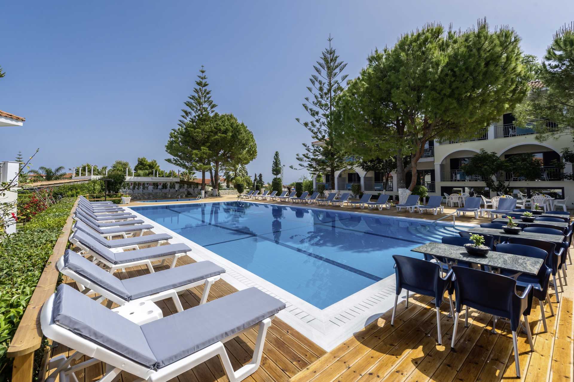 Bassenget på hotellet