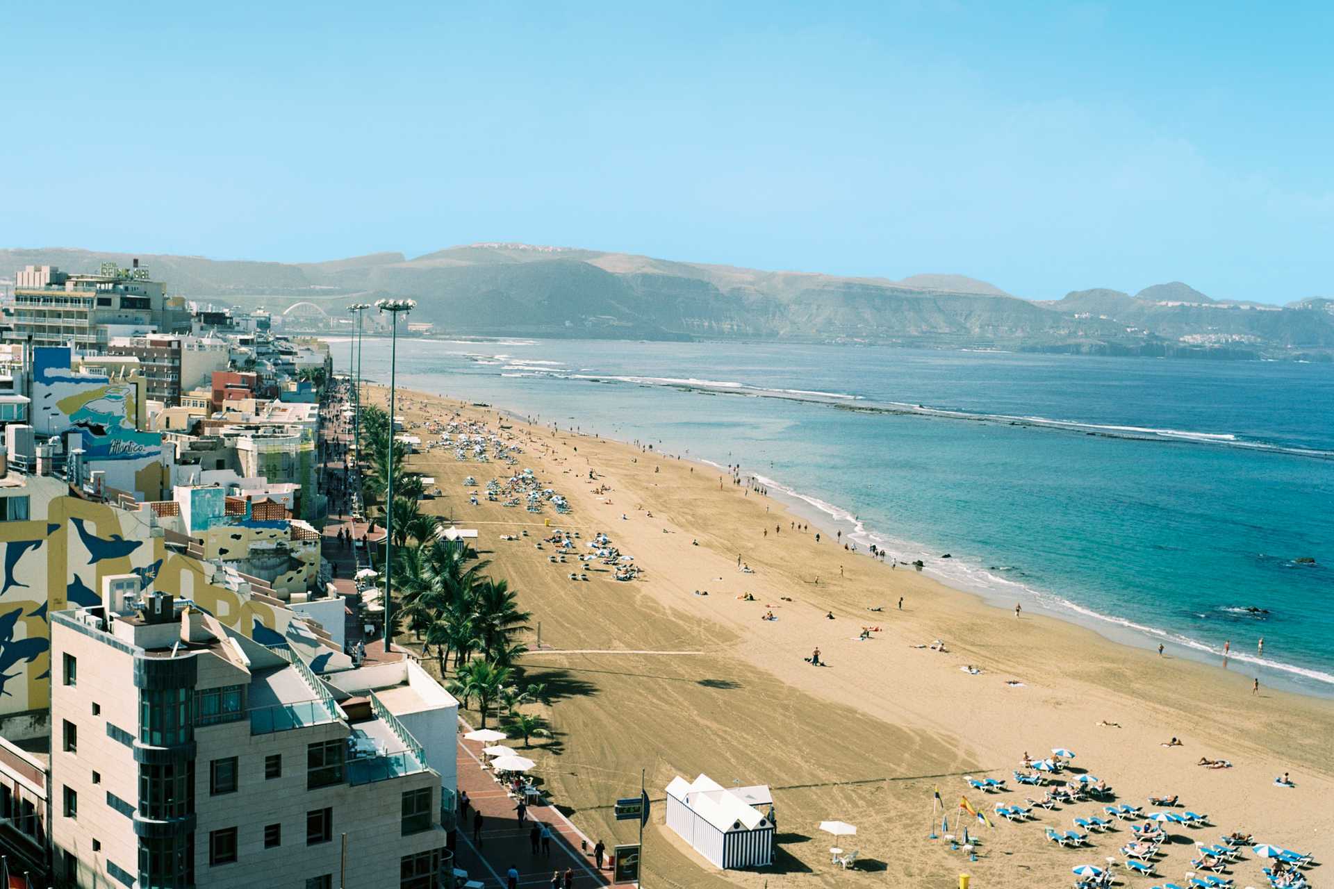 Stranden utenfor hotell Cristina Las Palmas på Gran Canaria.