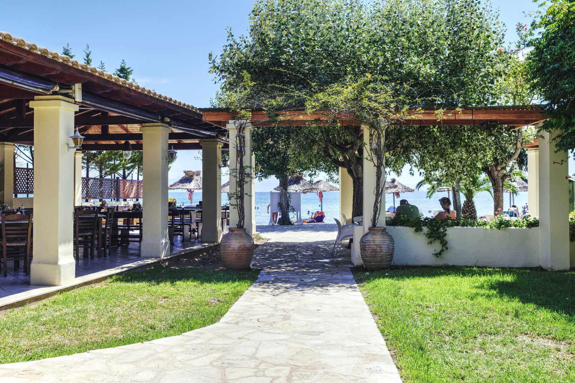 Tavernaen på Delfinia i Moraitika på Korfu, Hellas.