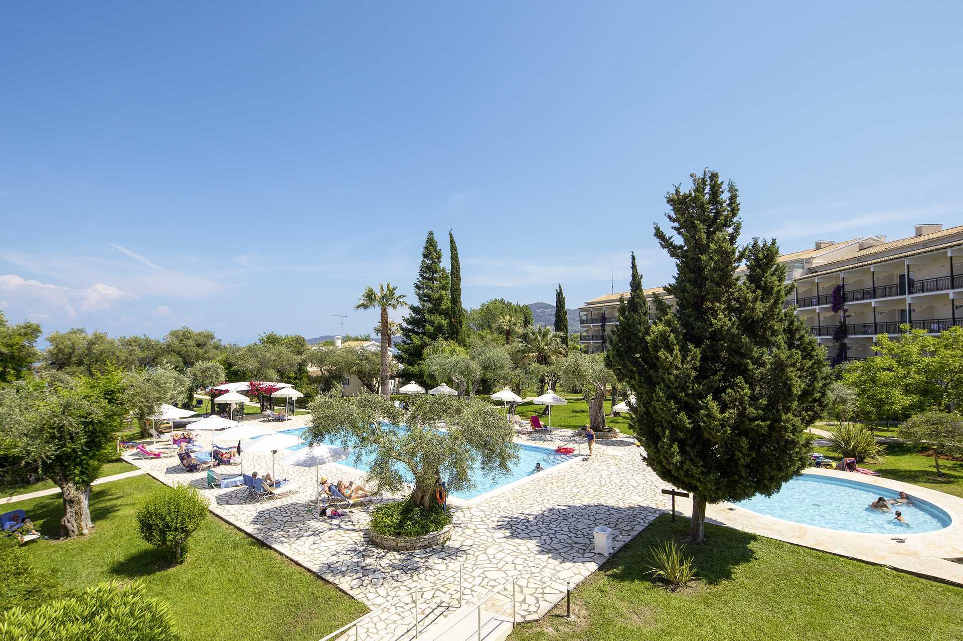 Bassengområdet på Delfinia i Moraitika på Korfu, Hellas.