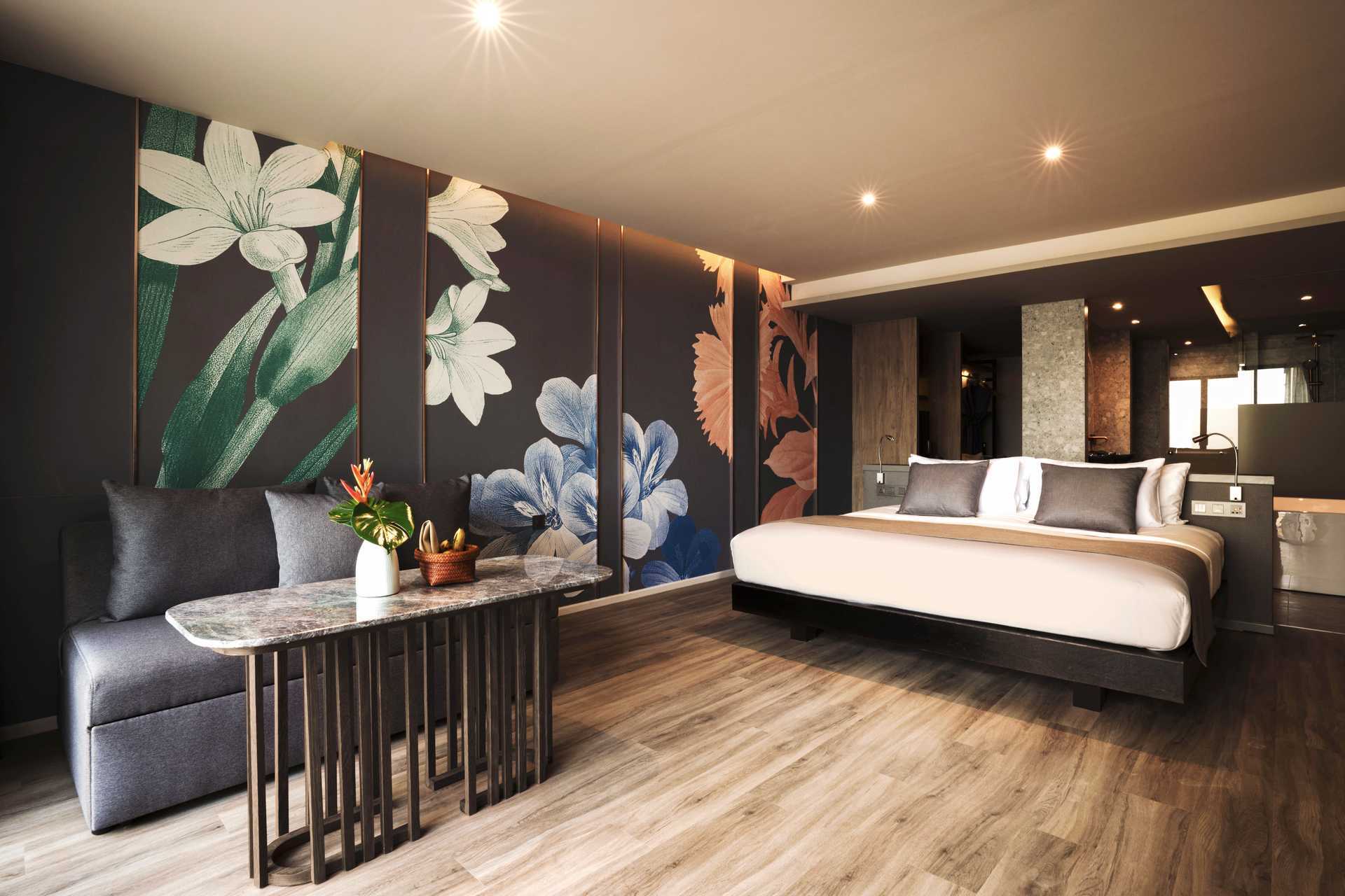 Deluxerom med jacuzzi på La Flora Khao Lak i Khao Lak, Thailand.