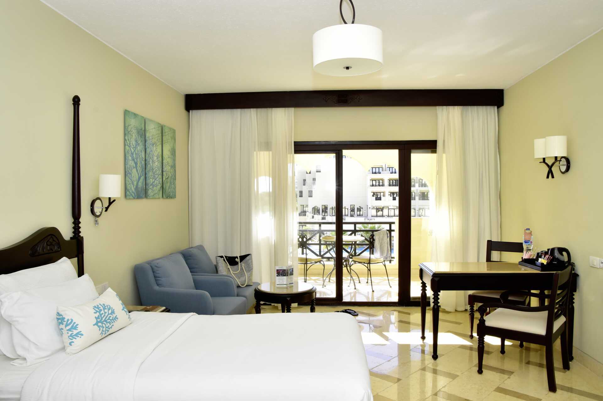 Deluxerom på hotell Steigenberger Al Dau Beach i Hurghada, Egypt.