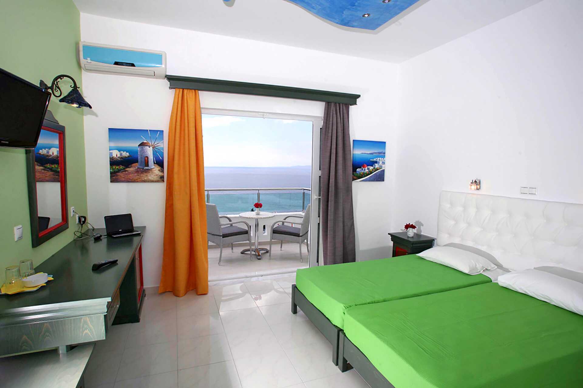 Deluxerom på Princessa Riviera Resort på Samos, Hellas.