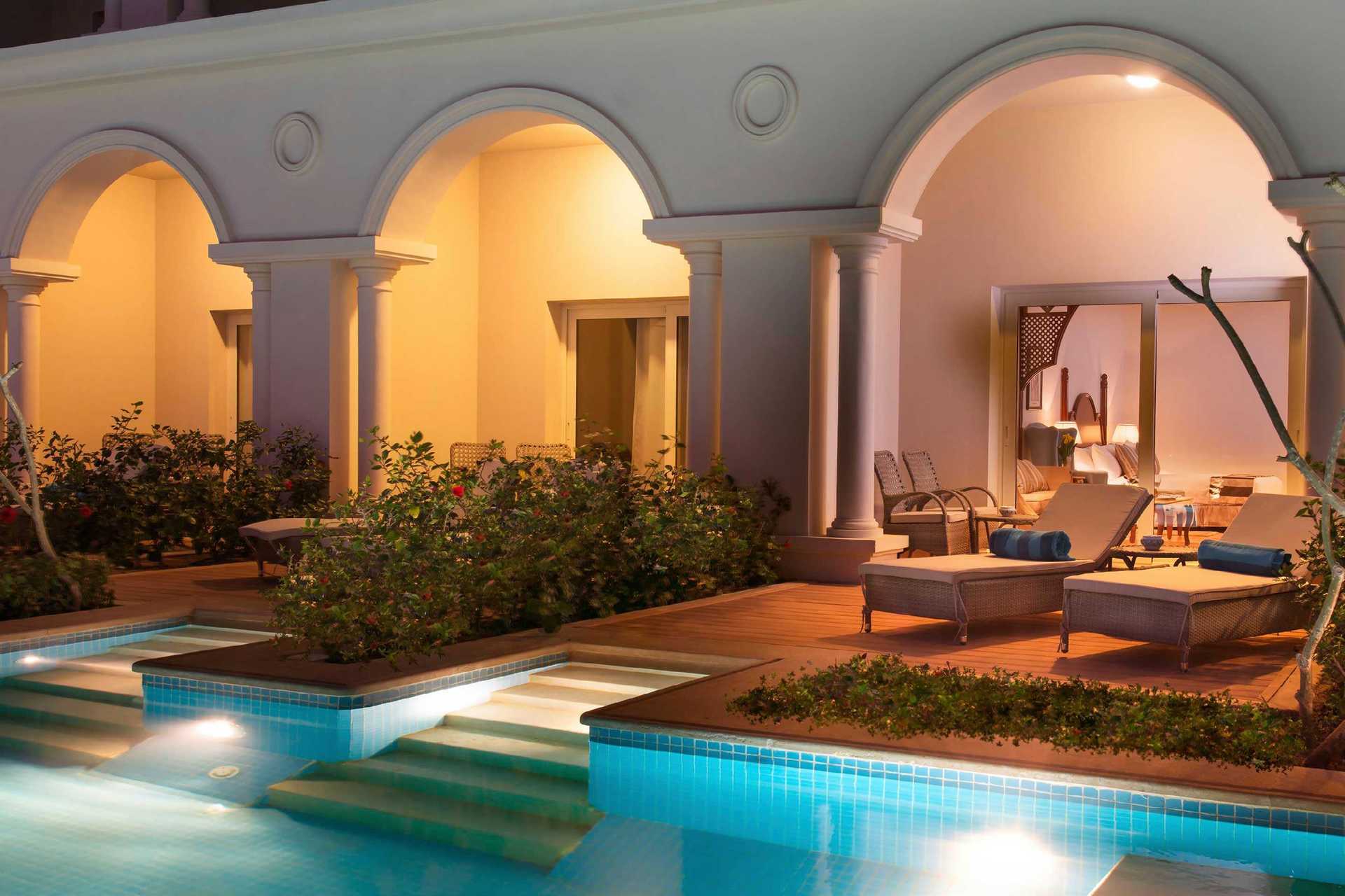 Deluxesuite med felles basseng på Hotel Baron Palace Resort i Sahl Hasheesh, Egypt.