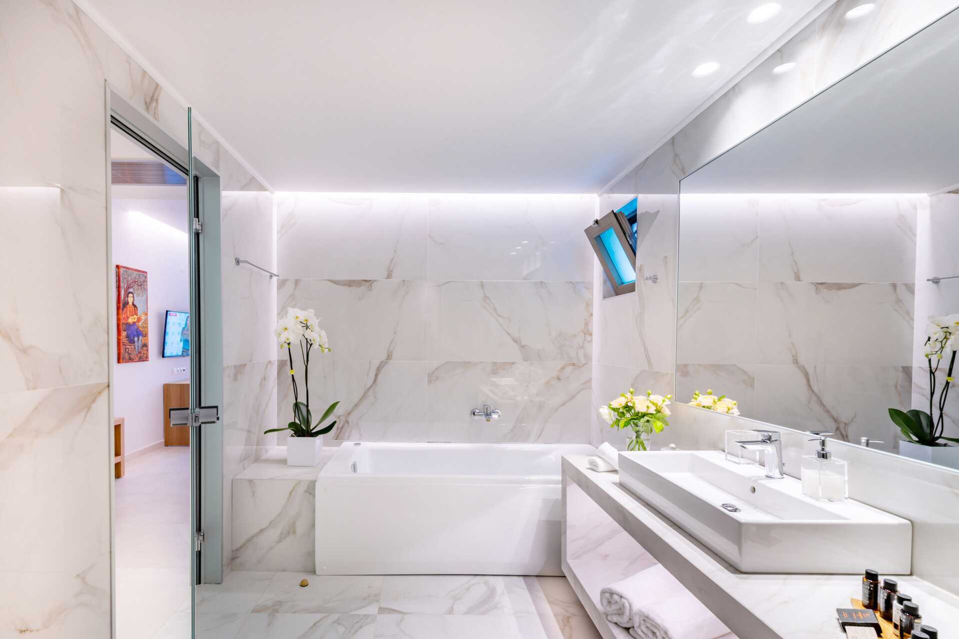 Deluxesuite med halvpensjon kun for voksne over 16 år på High Beach, Kreta.