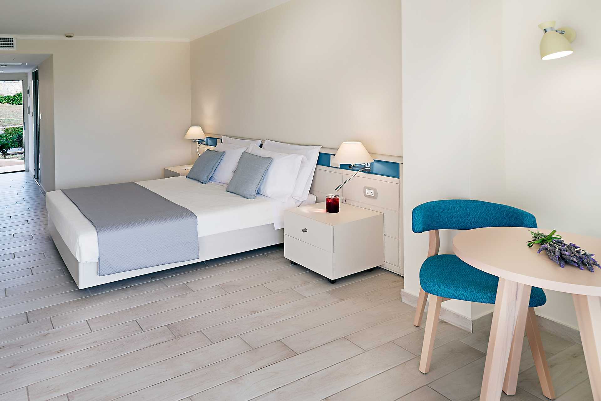 Dobbeltrom i bungalow på Aldemar Olympian Village i Skafidia, Hellas.