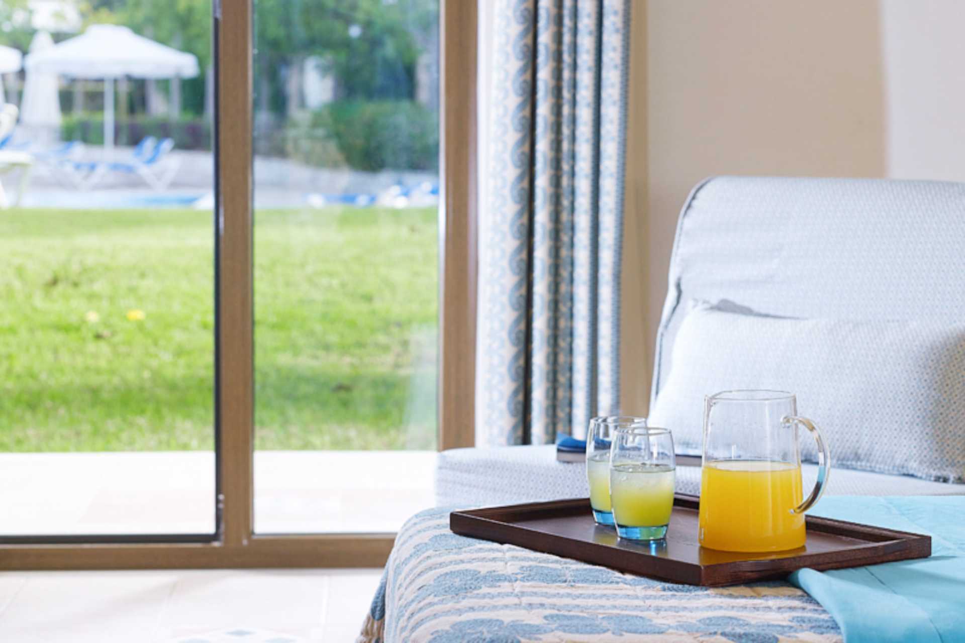 Dobbeltrom i bungalow på Aldemar Olympian Village i Skafidia, Hellas.