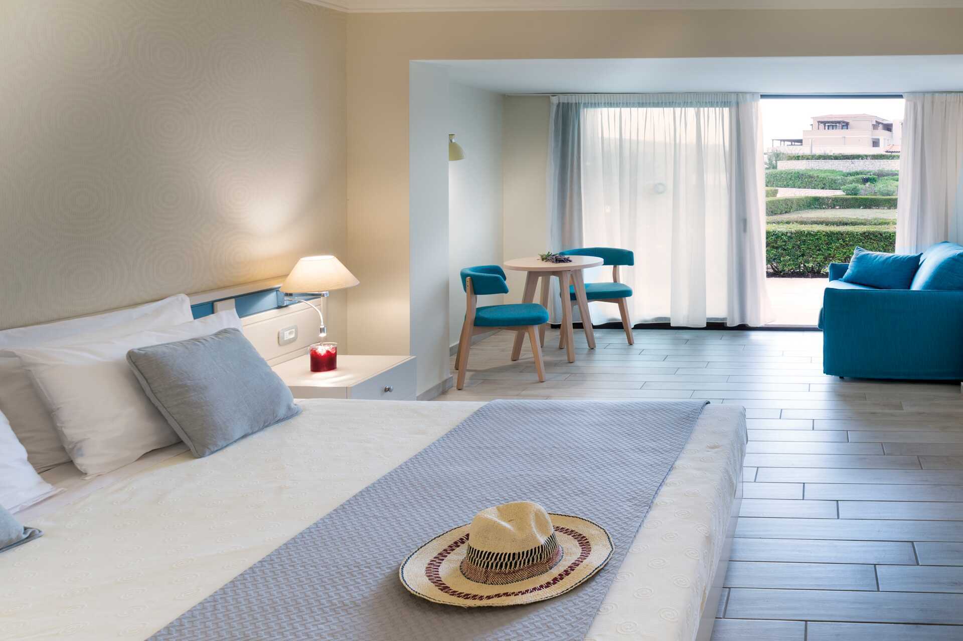 Dobbeltrom i bungalow på Aldemar Olympian Village i Skafidia, Hellas.