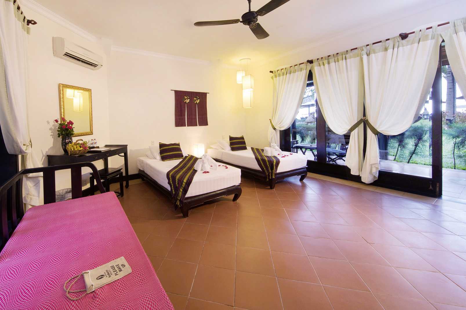 Dobbeltrom i bungalow på Hotel Seahorse Resort &amp; Spa i Phan Thiet, Vietnam.