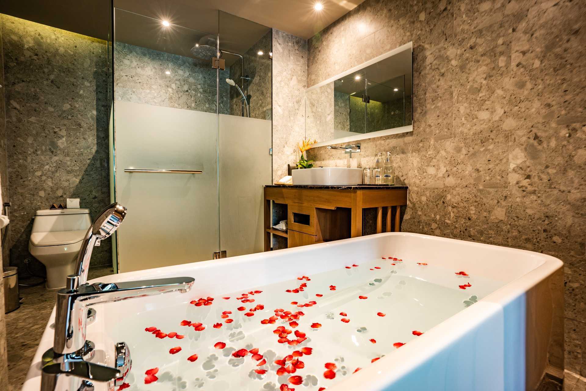 Dobbeltrom med delt basseng på La Flora Khao Lak i Khao Lak, Thailand.