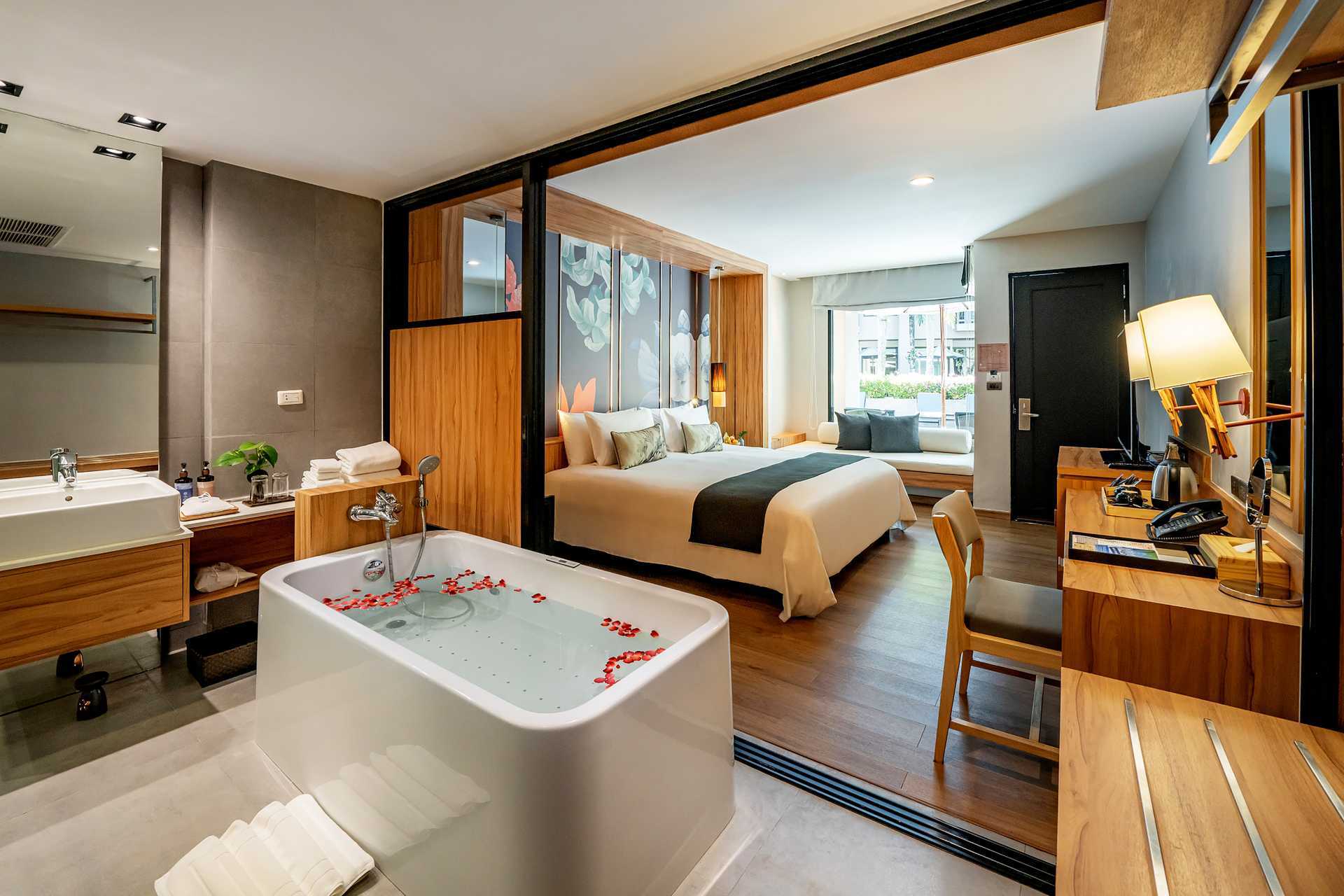 Dobbeltrom med delt basseng på La Flora Khao Lak i Khao Lak, Thailand.