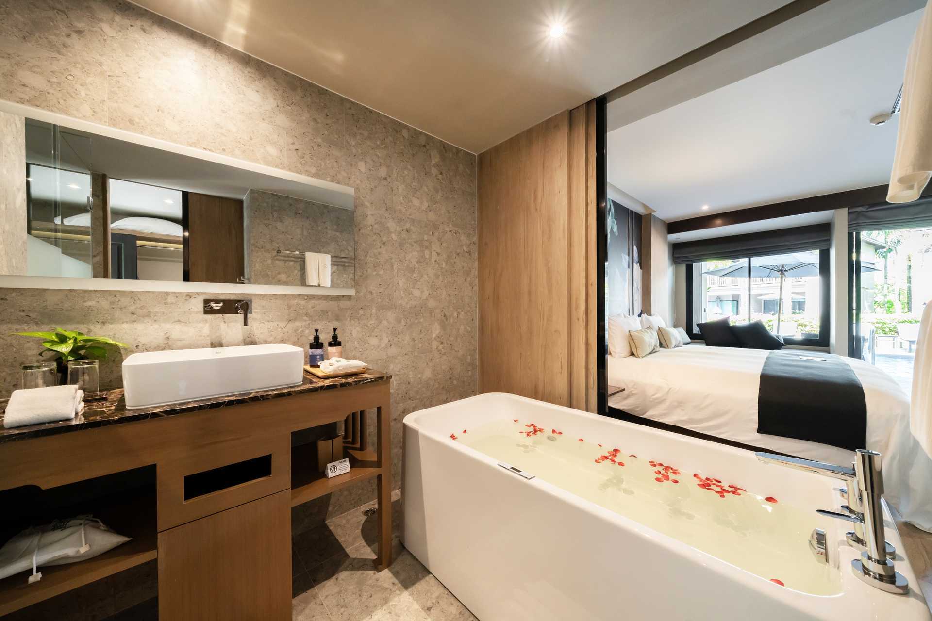 Dobbeltrom med delt basseng på La Flora Khao Lak i Khao Lak, Thailand.