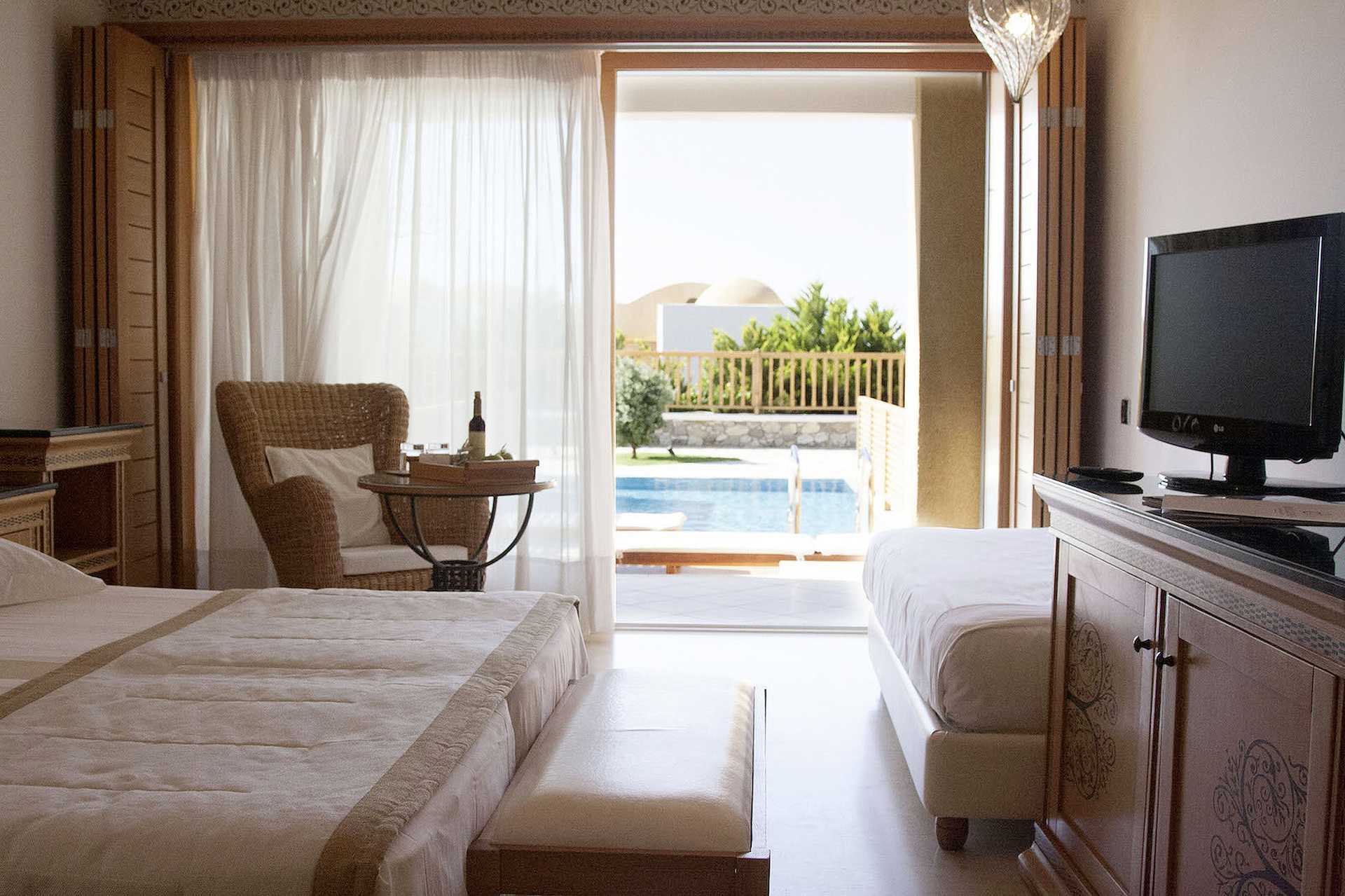 Dobbeltrom med privat basseng hotell Mitsis Blue Domes Resort &amp; Spa på Kos.