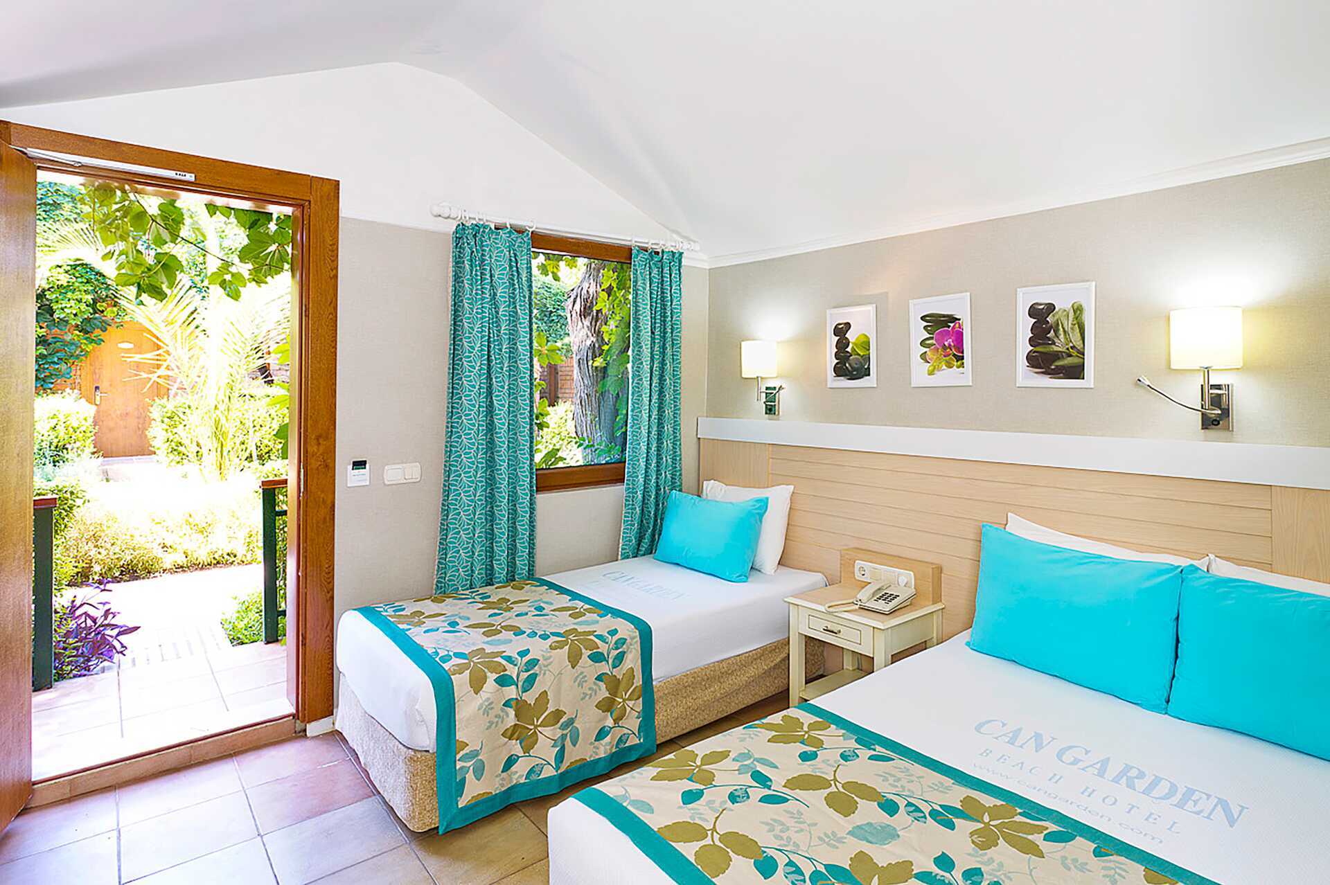 Dobbeltrom på Can Garden Beach i Side, Tyrkia.