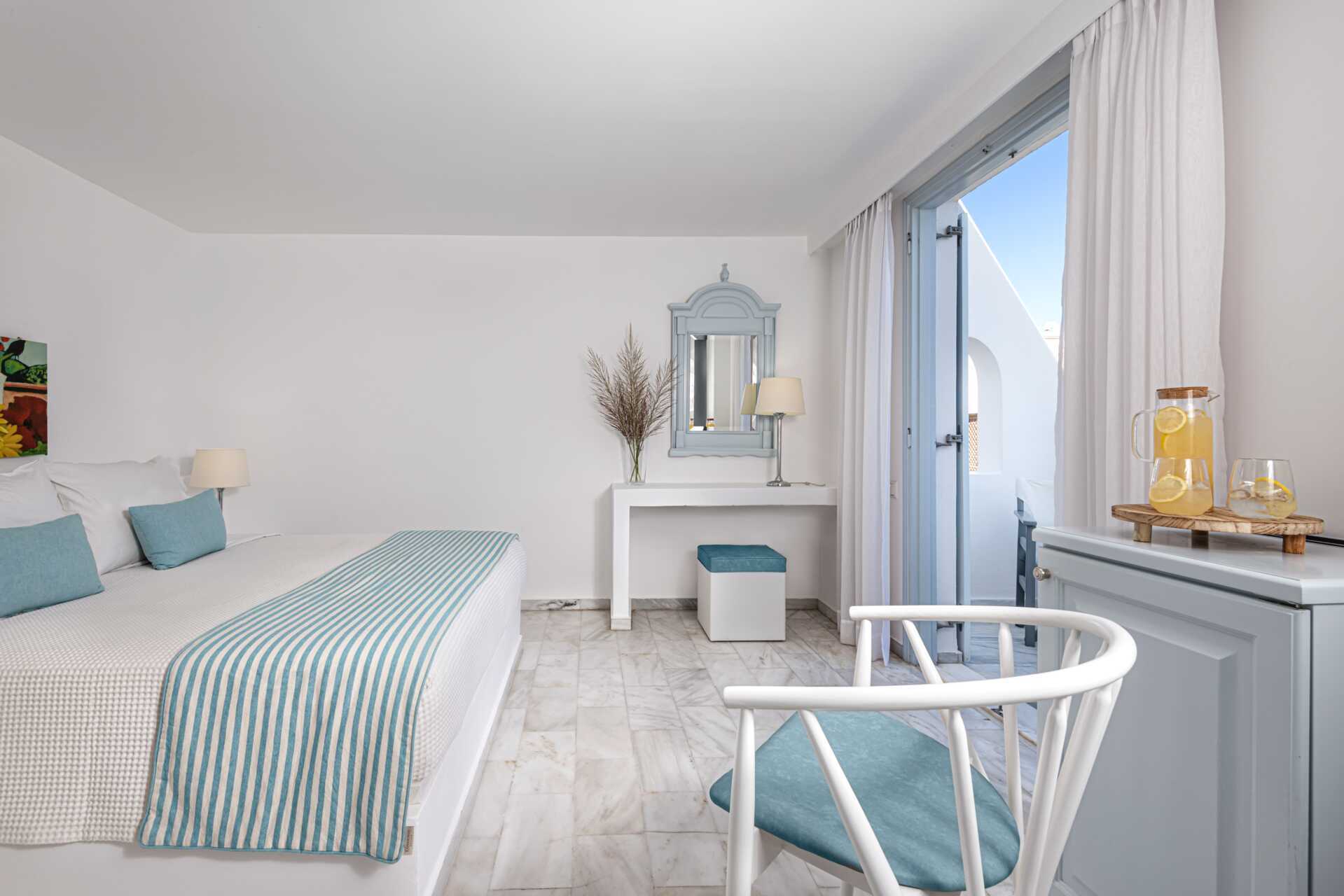 Dobbeltrom på Santorini Kastelli Resort på Santorini, Hellas.