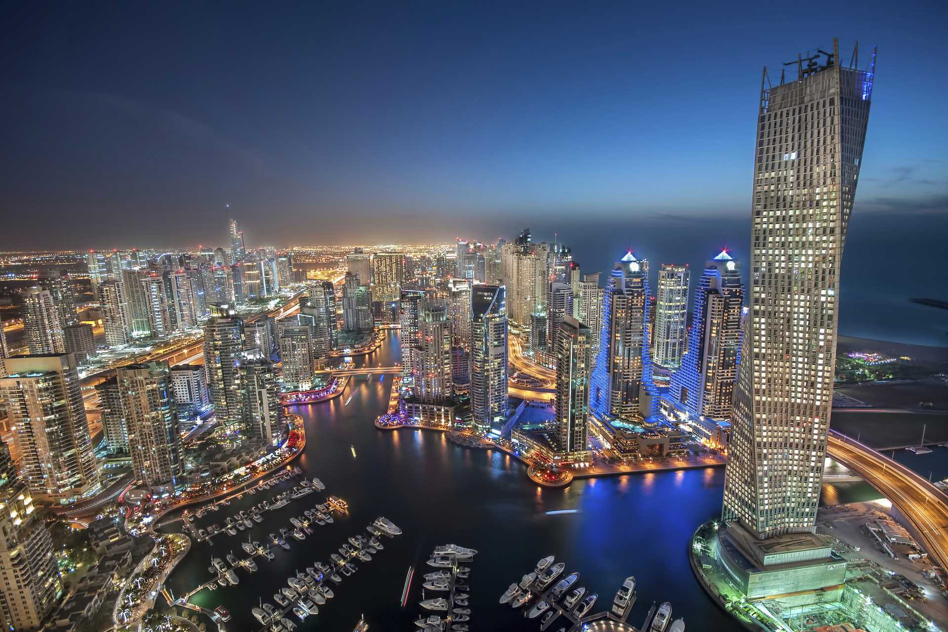 Natt over Dubai Marina