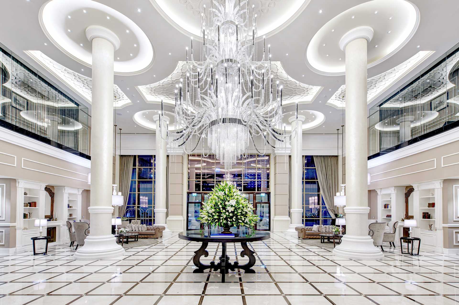 Lobby på Dukes The Palm, et Royal Hideaway Hotel på Dubai Palm Jumeirah, De forente arabiske emirater.