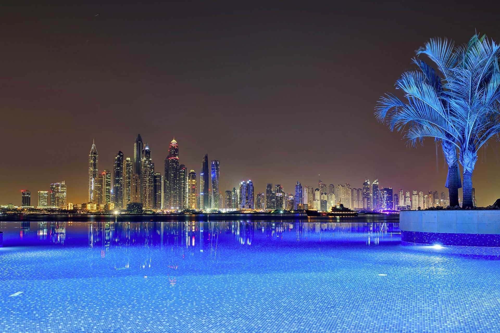 Basseng på Dukes The Palm, et Royal Hideaway Hotel på Dubai Palm Jumeirah, De forente arabiske emirater.