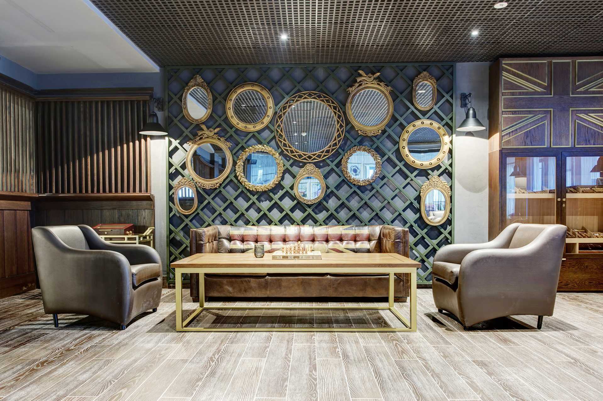 Whiskey Lounge på Dukes The Palm, et Royal Hideaway Hotel på Dubai Palm Jumeirah, De forente arabiske emirater.