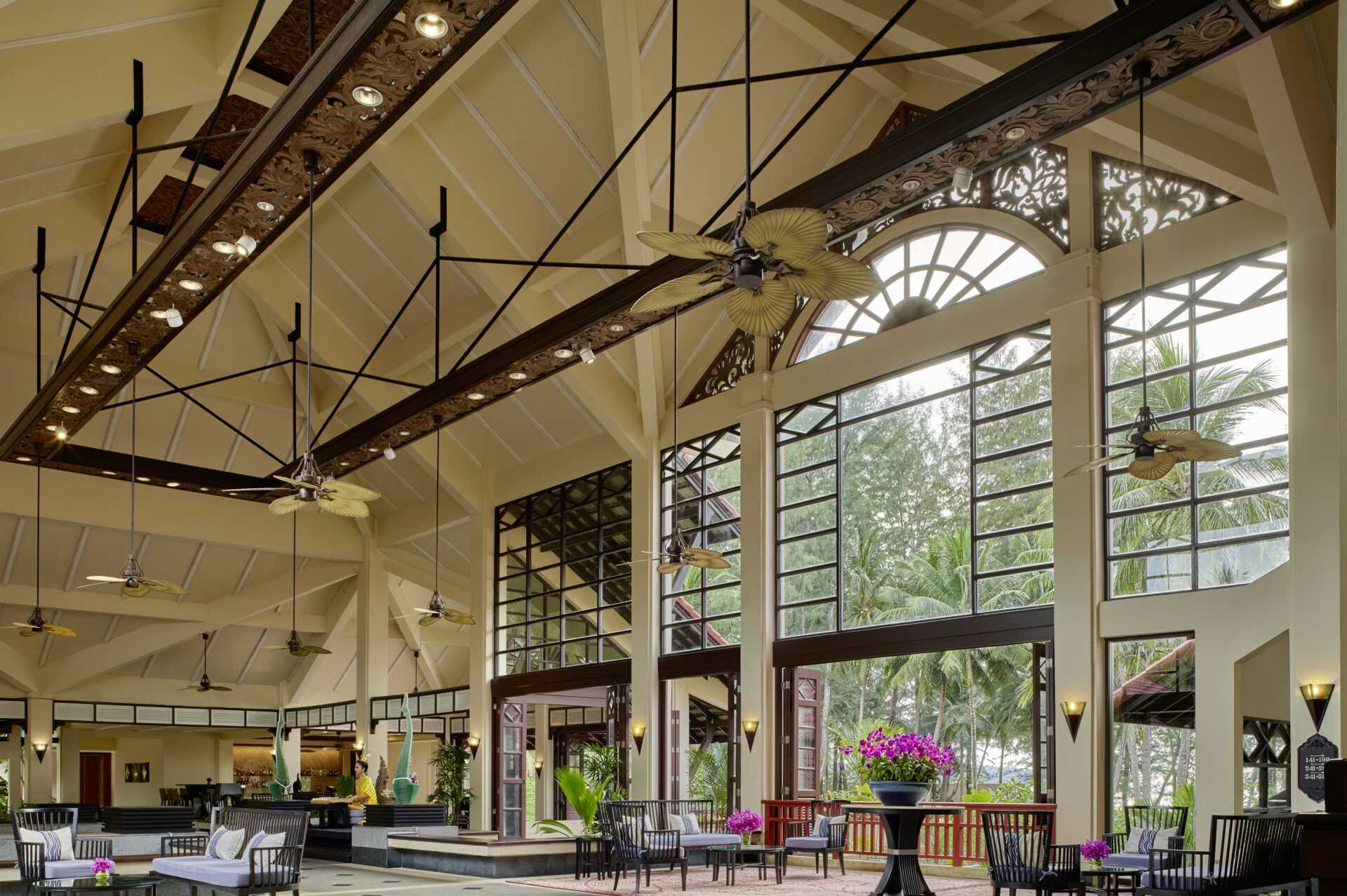Lobbyen til Dusit Thani Laguna Phuket i Bangtao Beach.