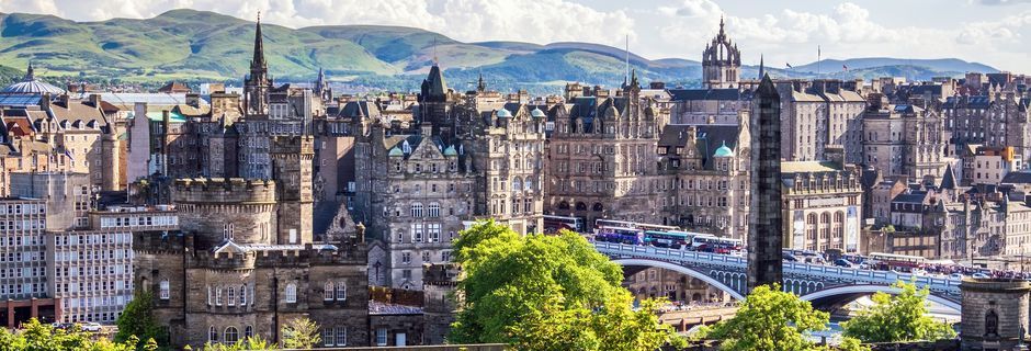Edinburgh er oppdelt i en middelaldersk gamleby og en nyere del. Begge bydelene er flere hundre år gamle.