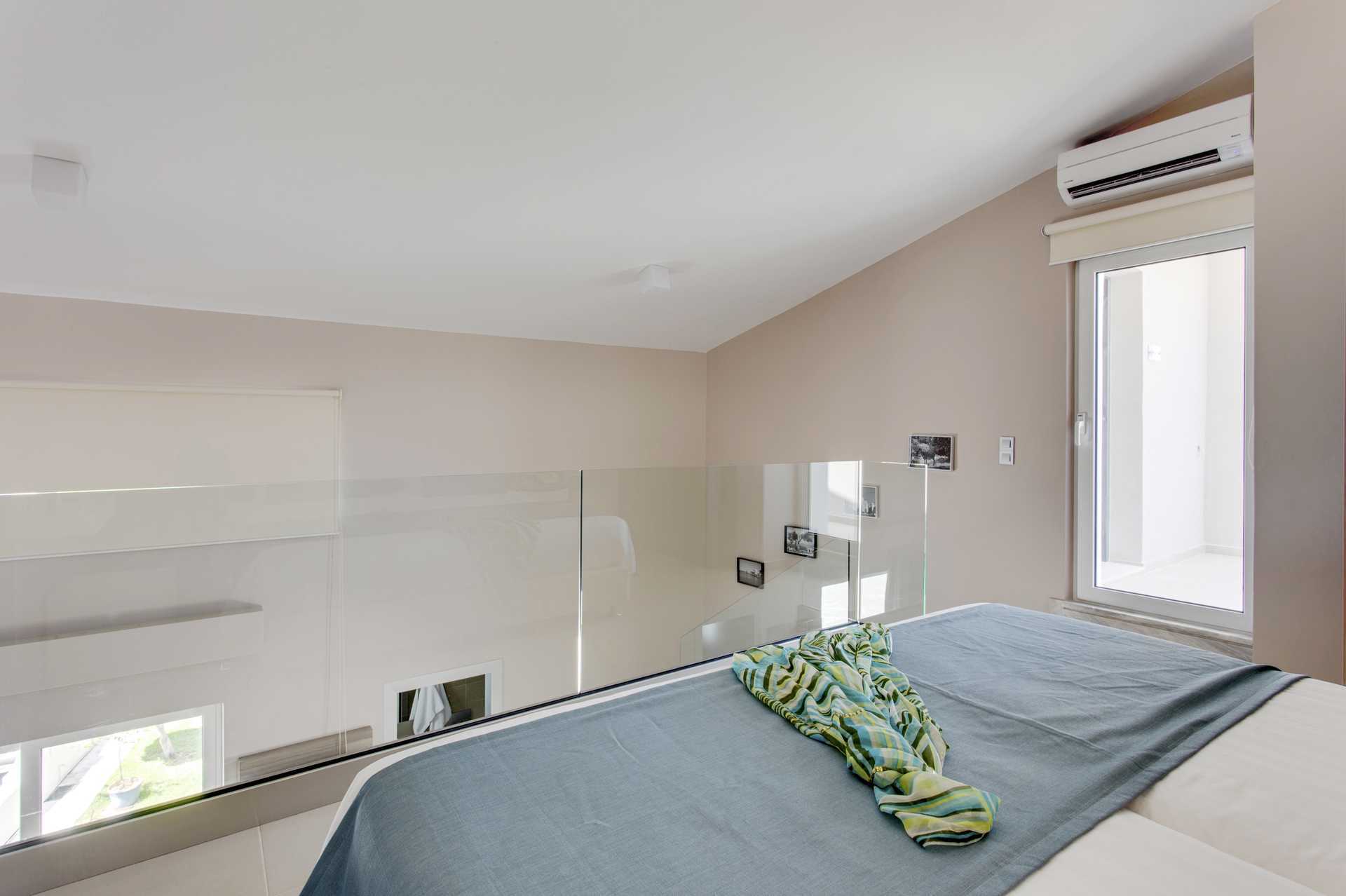 Ettromsleilighet i etasje på Santa Helena Beach i Platanias på Kreta.