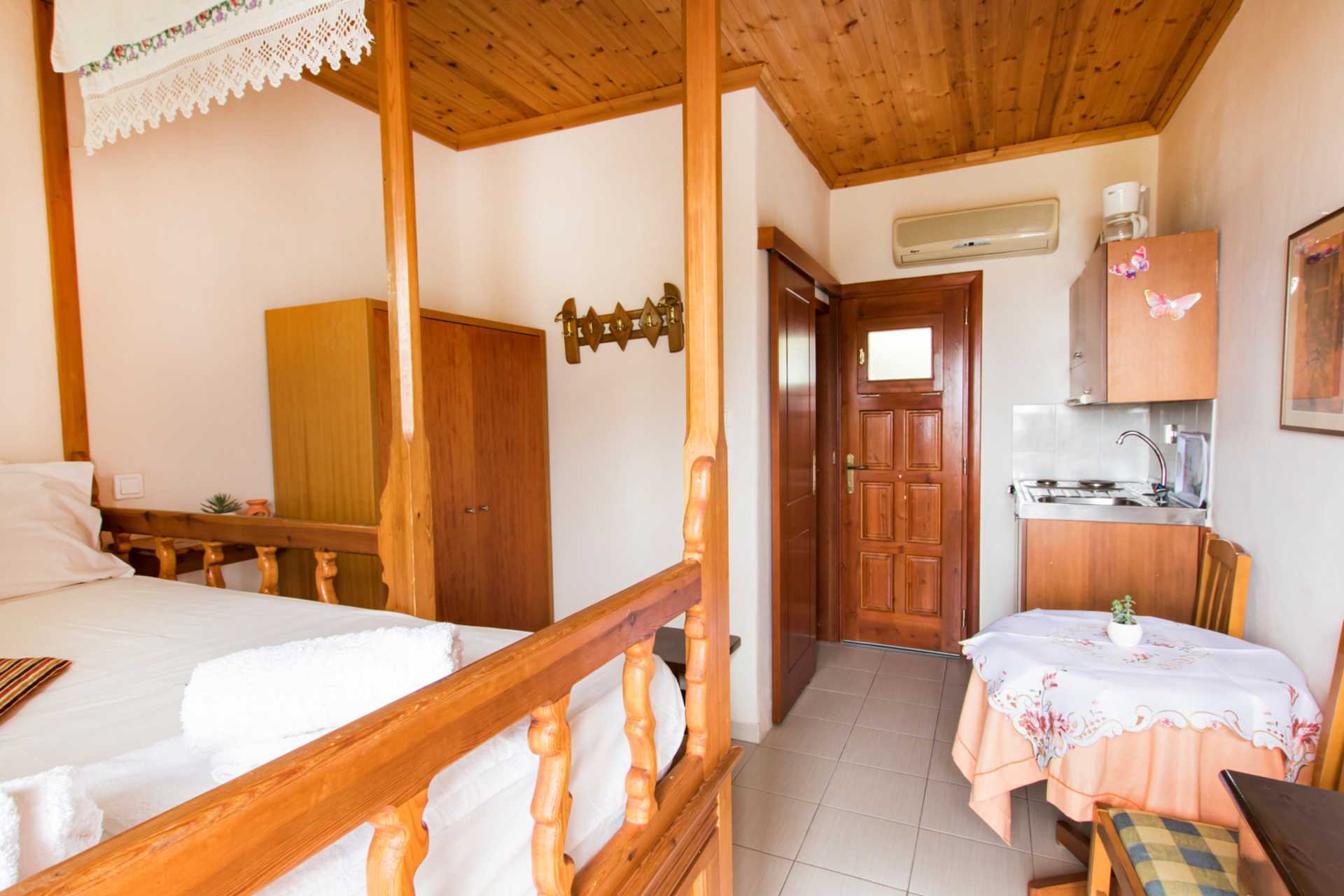 Ettromsleilighet med karpatiske senger