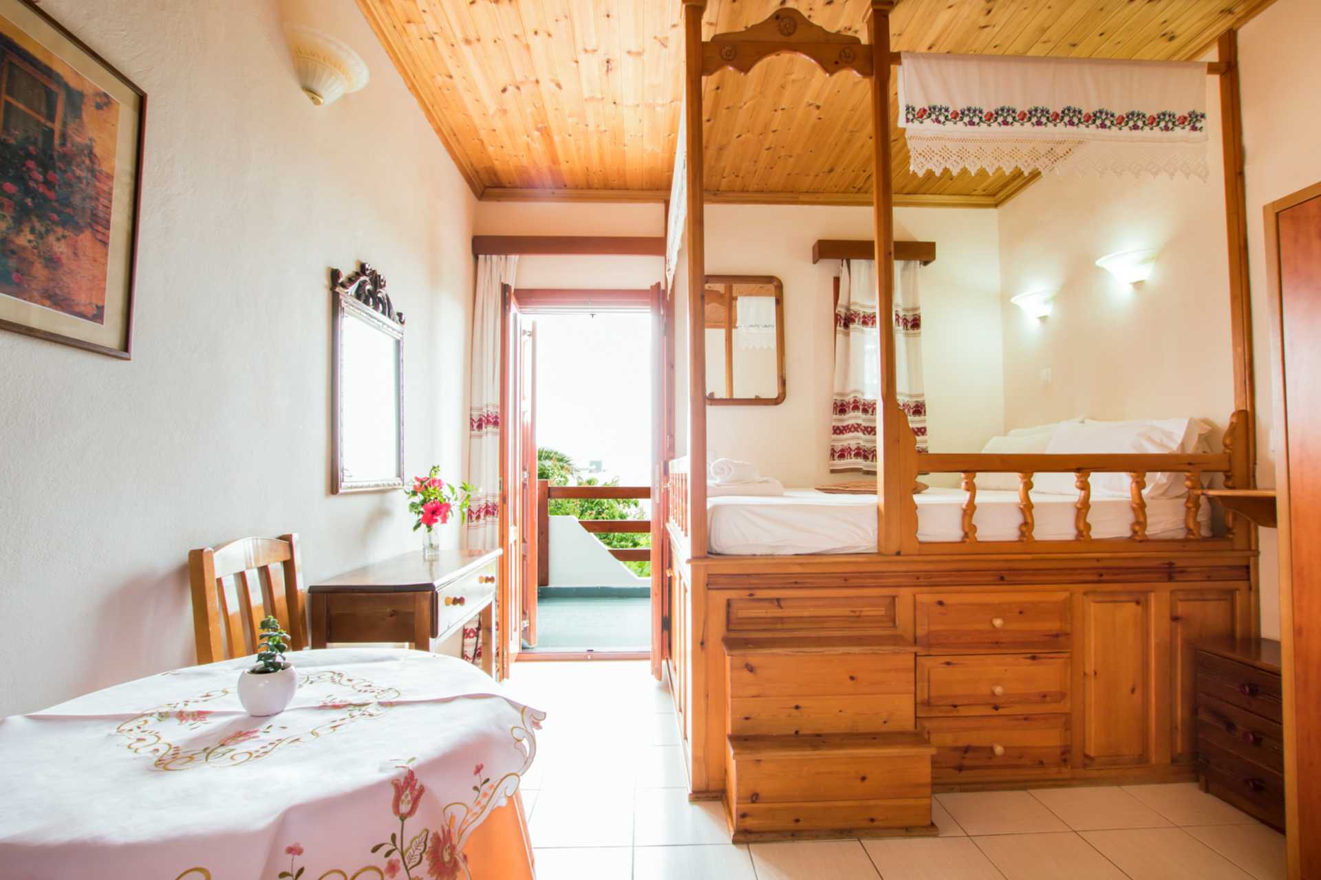 Ettromsleilighet med karpatiske senger