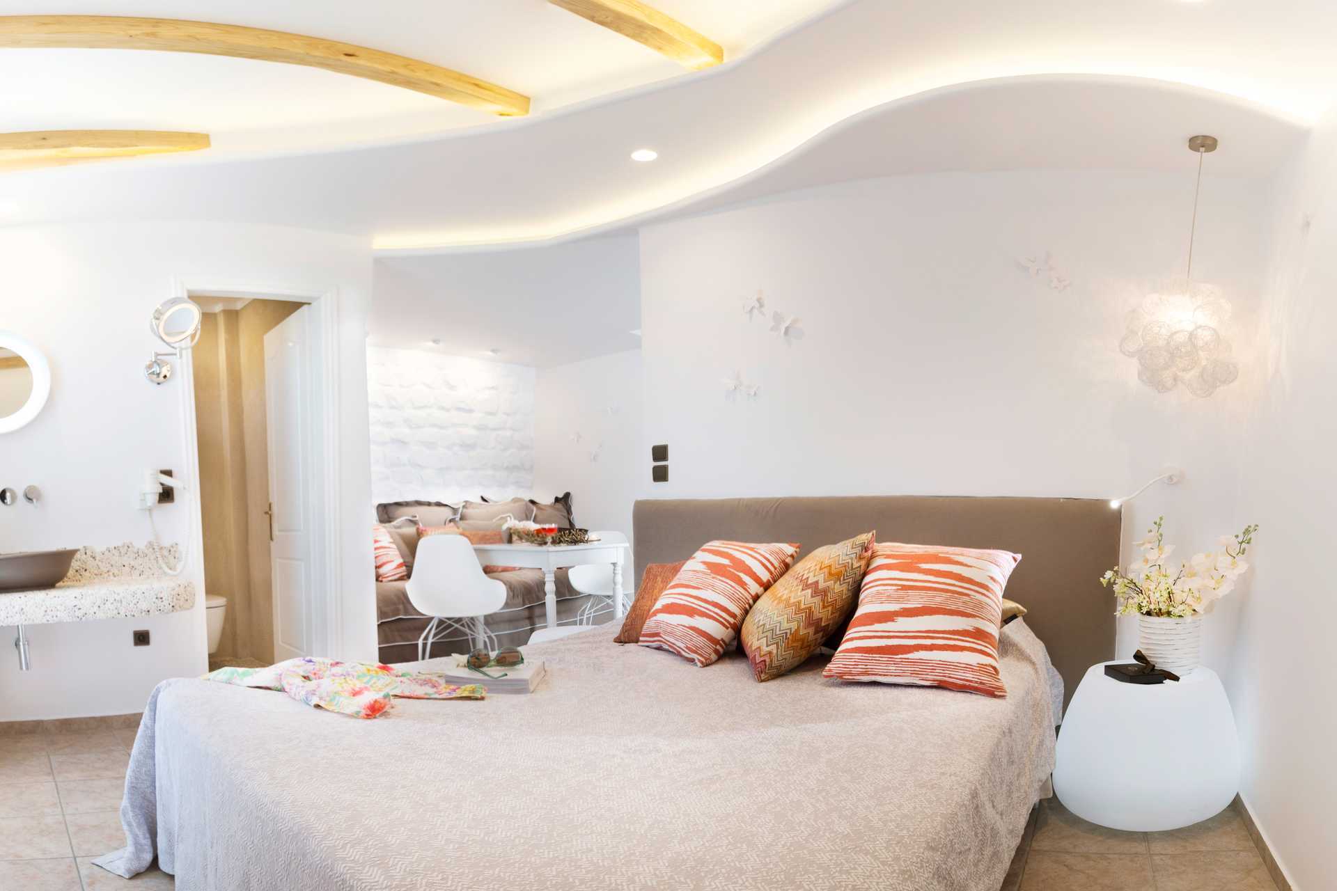 Ettromsleilighet på hotell Spiros i Naxos by.