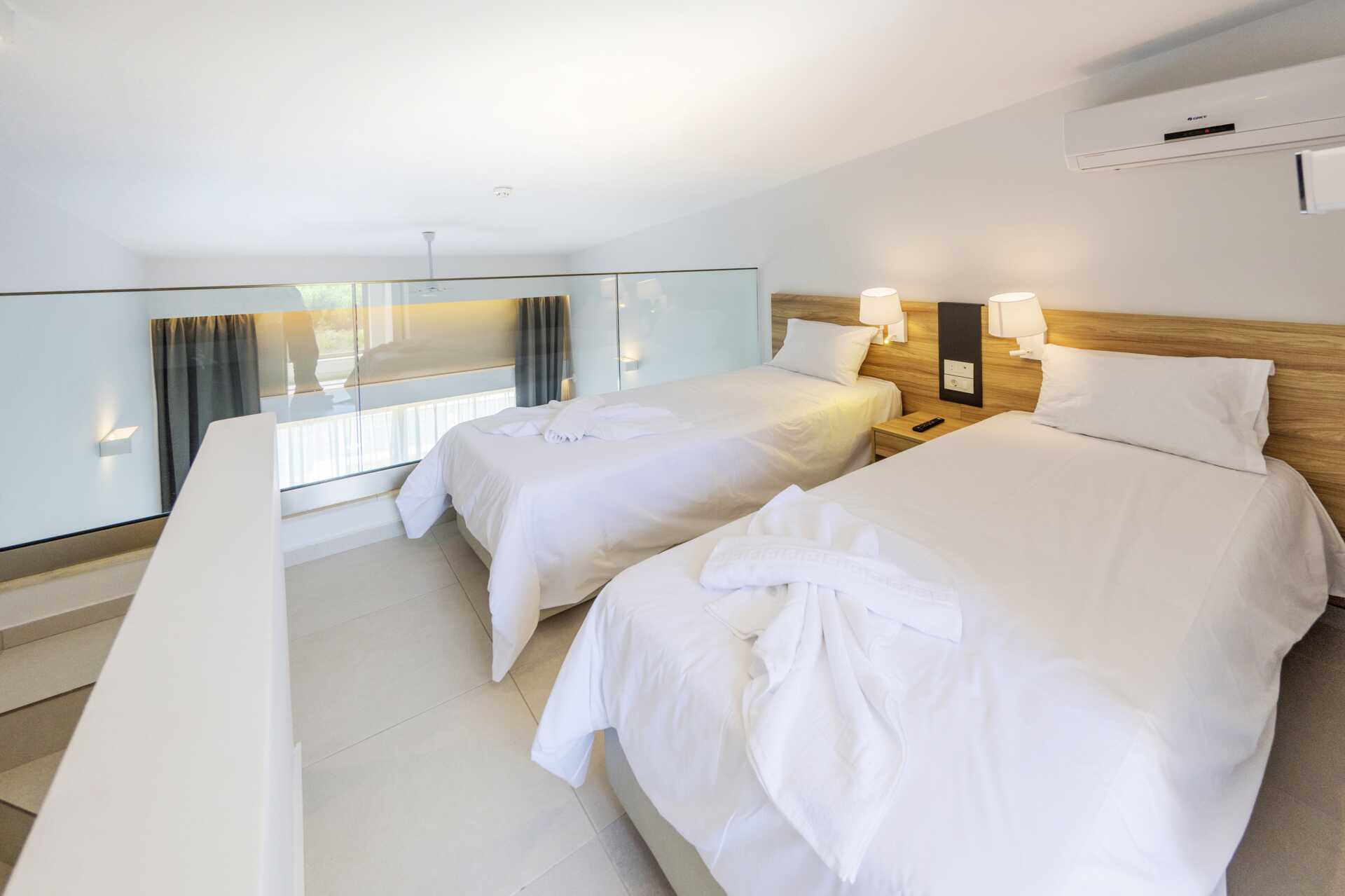 Ettromsleilighet superior med 2 ord. Køyeseng på Kiani Beach Resort i Kalives, Kreta.