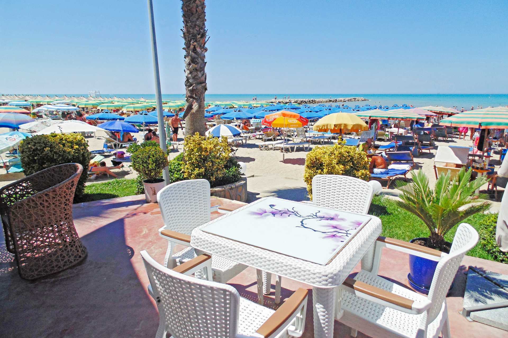 Restaurant på Fafa Premium på Durres riviera i Albania.