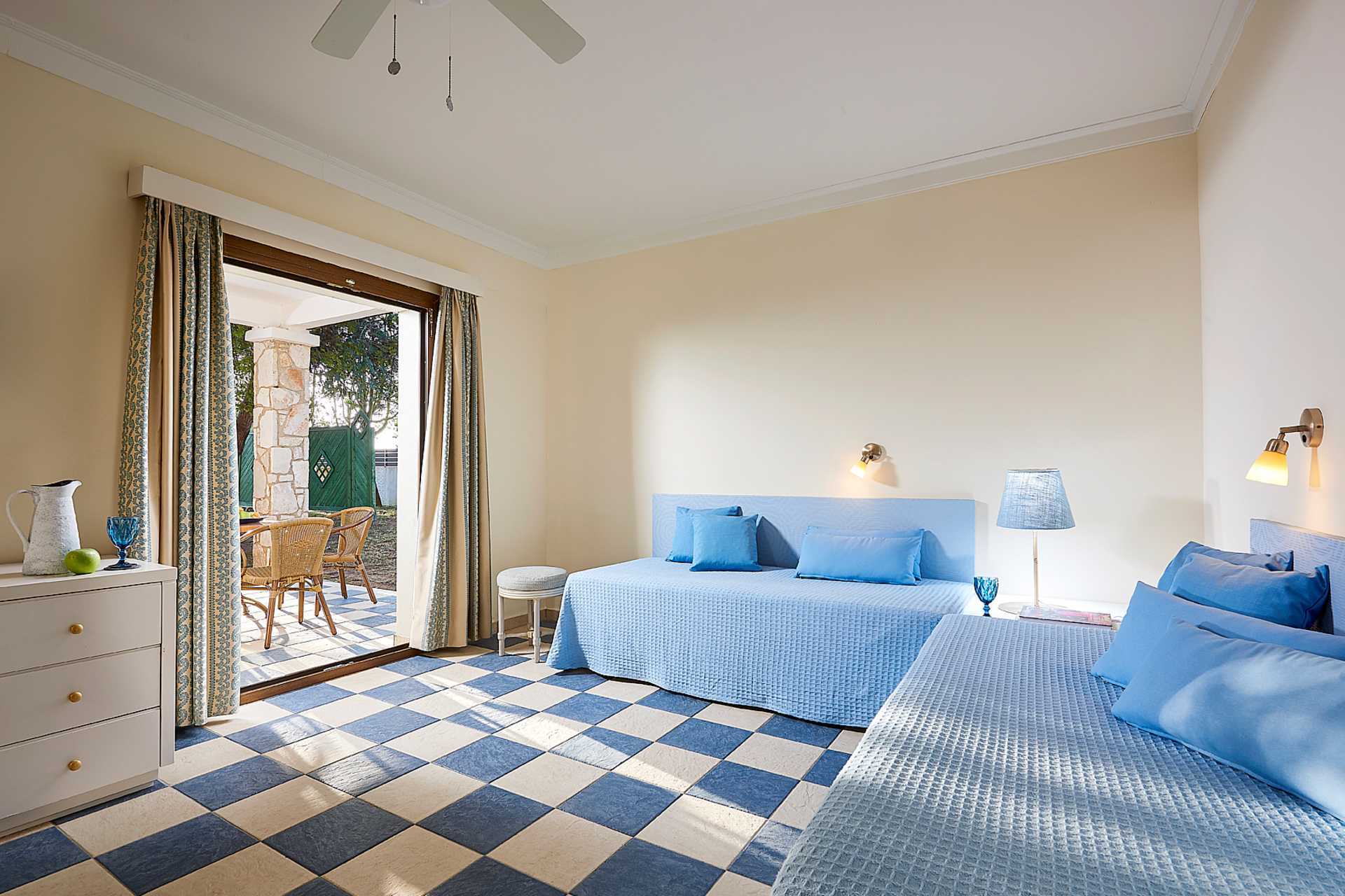 Familierom på Aldemar Olympian Village i Skafidia, Hellas.