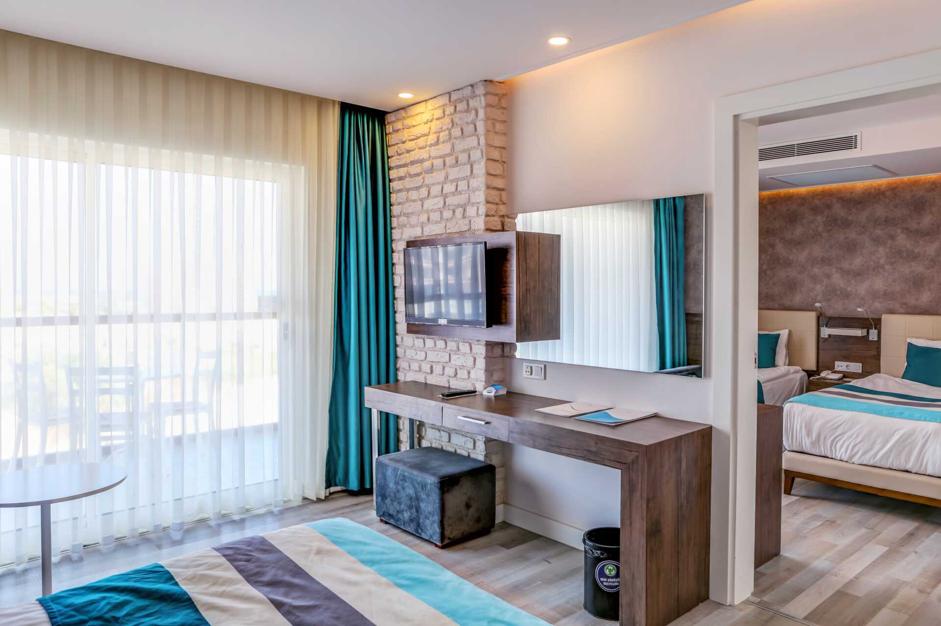 Familierom på Apollo Mondo Family Gold Island i Alanya, Tyrkia.