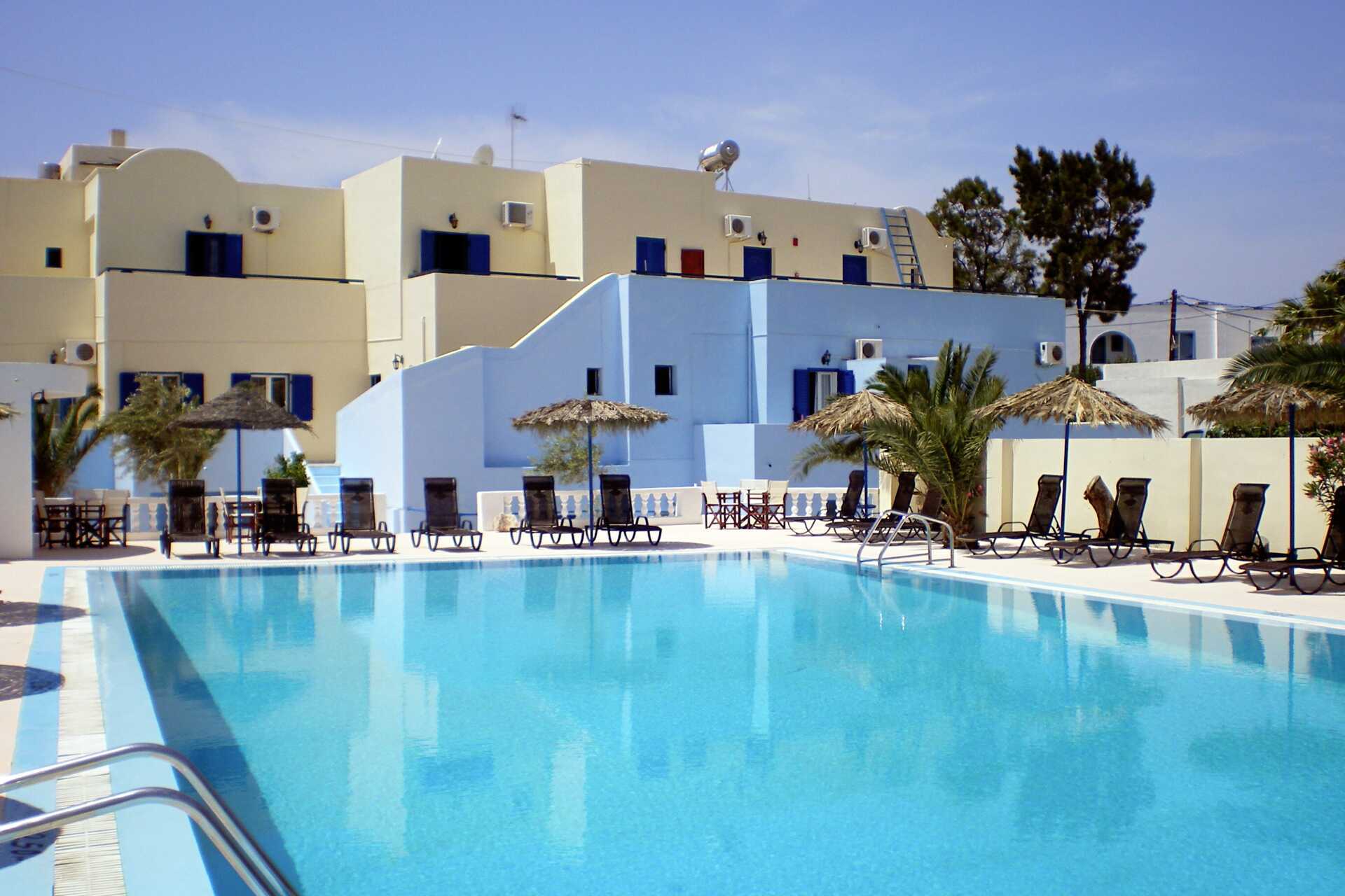 Bassenget på Gardenia på Santorini i Hellas.