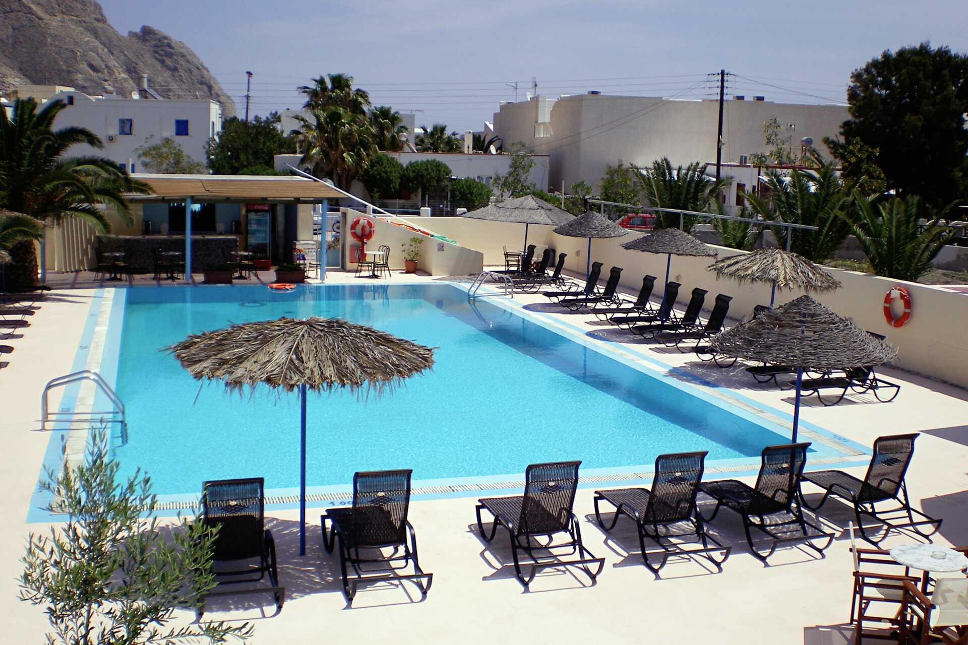 Bassenget på Gardenia på Santorini i Hellas.